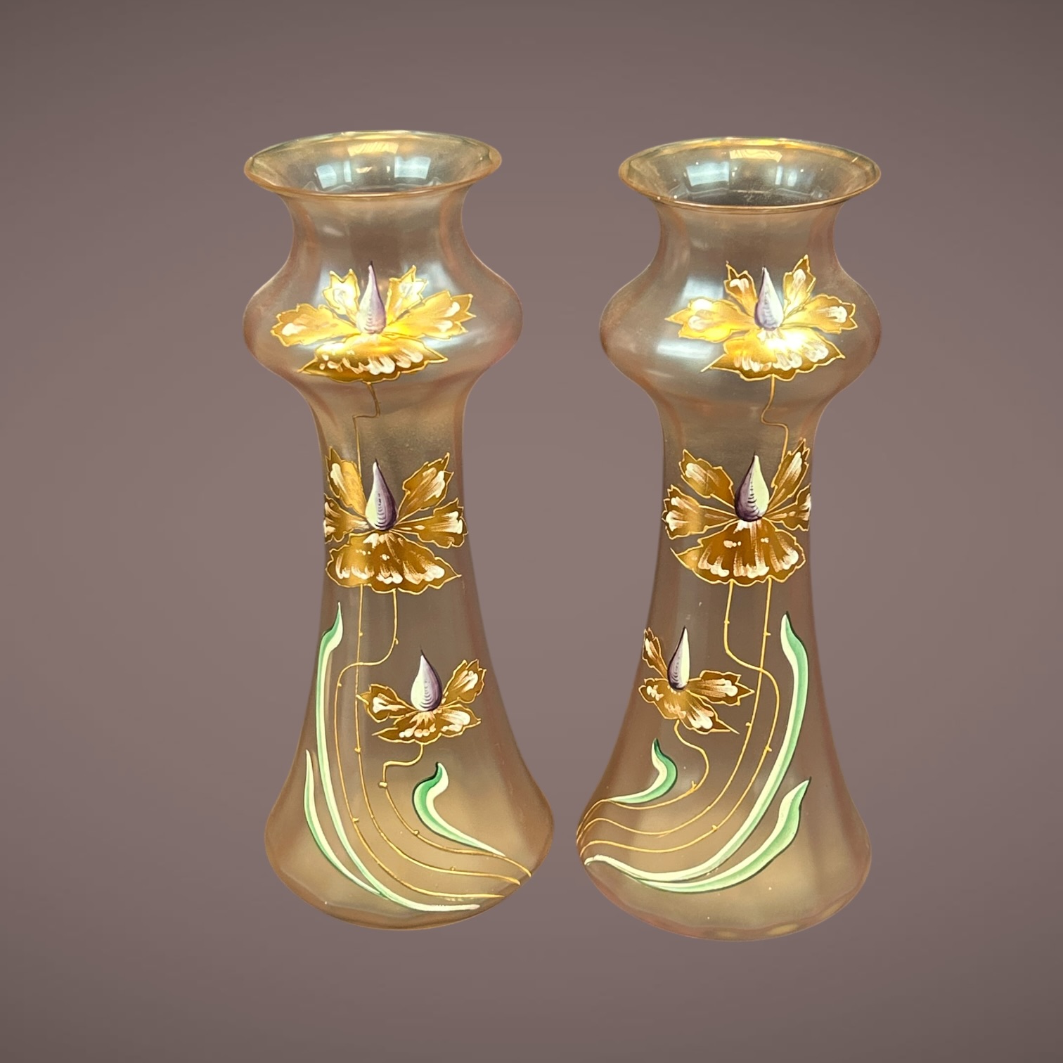 Paire de vases Art Nouveau en verre émaillé décor floral dans le style de Legras